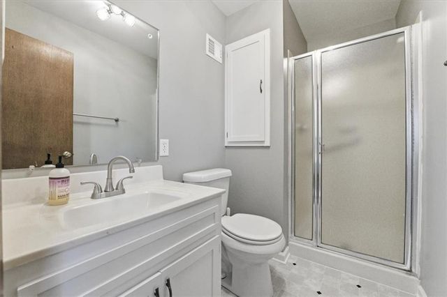 3504 E 106th Terrace, Kansas City, MO 64137