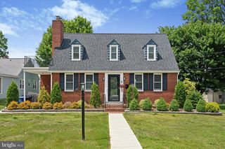 5 LINDEN RD, Burlington Township, NJ 08016