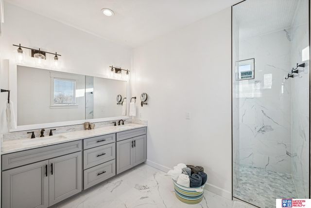 302 S Blackburn Avenue, York, NE 68467