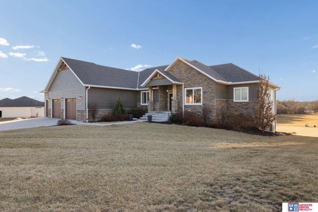 302 S Blackburn Avenue, York, NE 68467