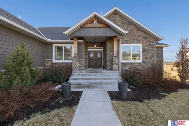 302 S Blackburn Avenue, York, NE 68467