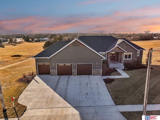 302 S Blackburn Avenue, York, NE 68467