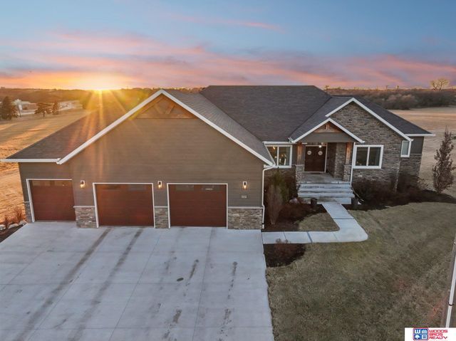 302 S Blackburn Avenue, York, NE 68467