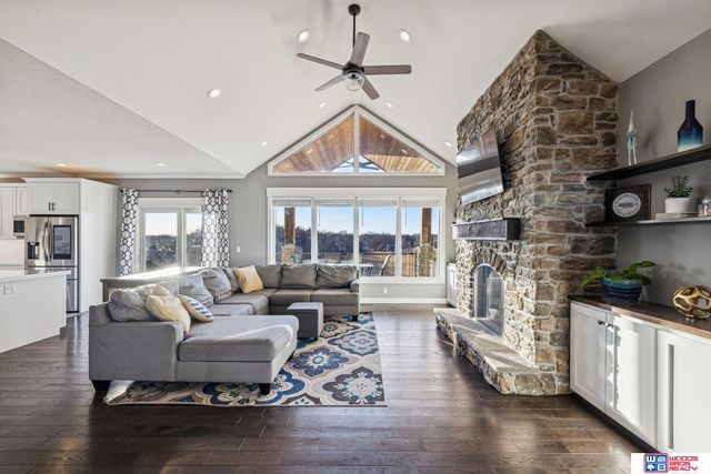 302 S Blackburn Avenue, York, NE 68467