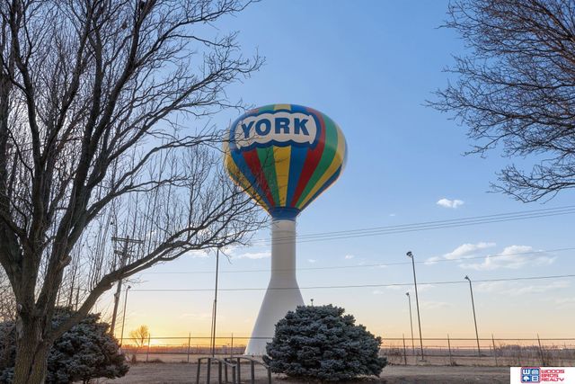 302 S Blackburn Avenue, York, NE 68467