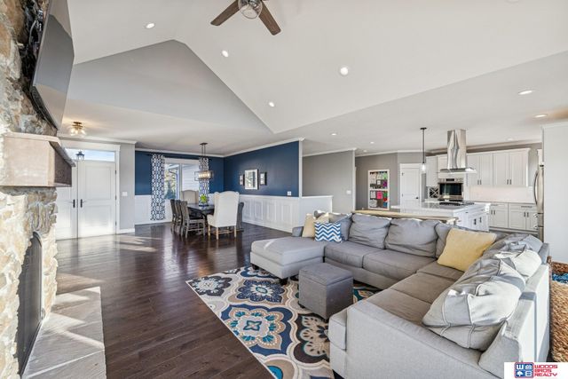 302 S Blackburn Avenue, York, NE 68467