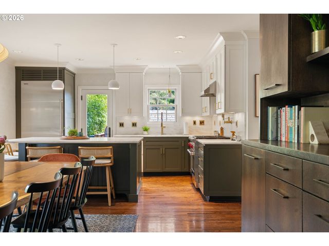 3570 Sw COUNCIL CREST Dr, Portland, OR 97239