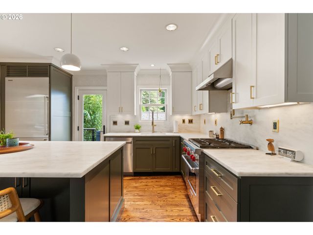 3570 Sw COUNCIL CREST Dr, Portland, OR 97239