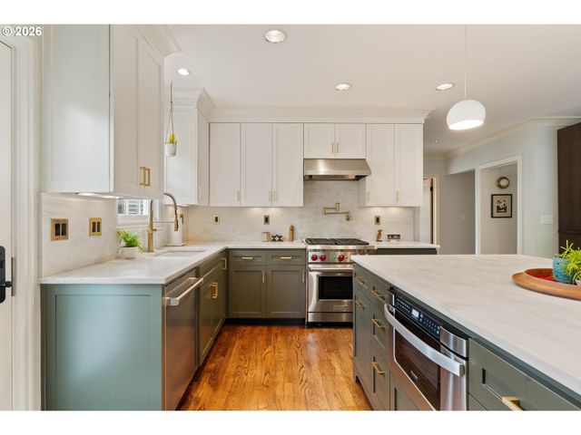 3570 Sw COUNCIL CREST Dr, Portland, OR 97239