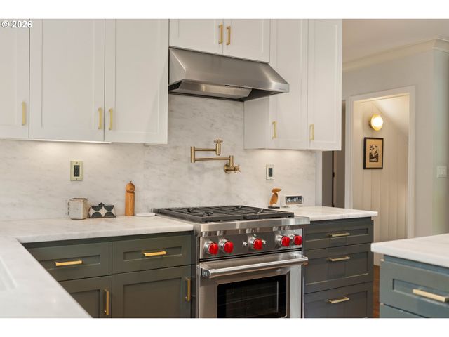 3570 Sw COUNCIL CREST Dr, Portland, OR 97239