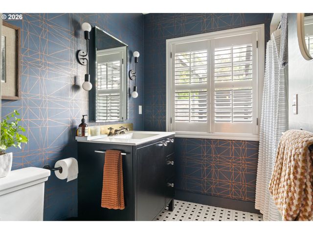 3570 Sw COUNCIL CREST Dr, Portland, OR 97239