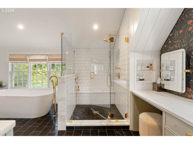 3570 Sw COUNCIL CREST Dr, Portland, OR 97239