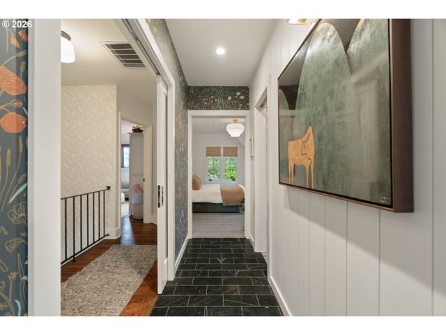 3570 Sw COUNCIL CREST Dr, Portland, OR 97239