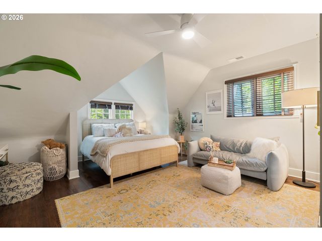 3570 Sw COUNCIL CREST Dr, Portland, OR 97239