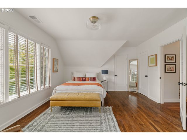 3570 Sw COUNCIL CREST Dr, Portland, OR 97239