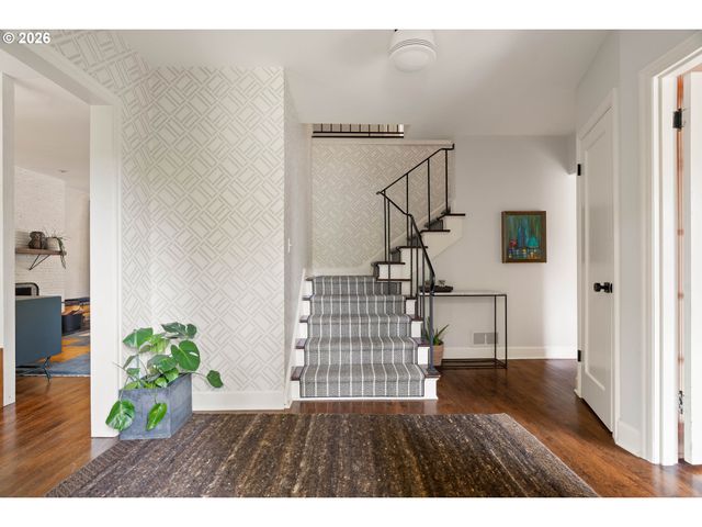 3570 Sw COUNCIL CREST Dr, Portland, OR 97239