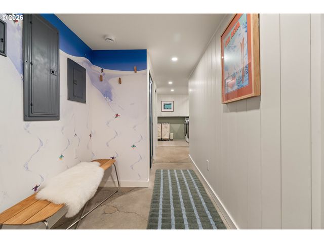 3570 Sw COUNCIL CREST Dr, Portland, OR 97239