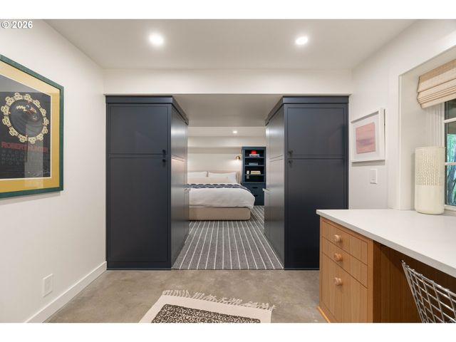 3570 Sw COUNCIL CREST Dr, Portland, OR 97239