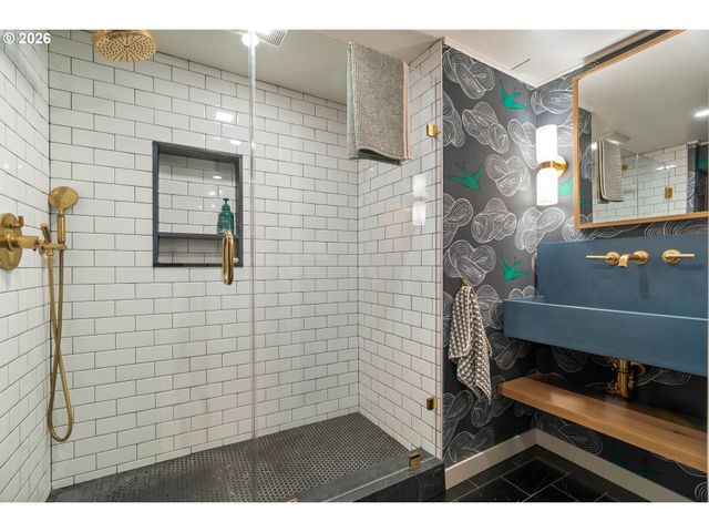 3570 Sw COUNCIL CREST Dr, Portland, OR 97239