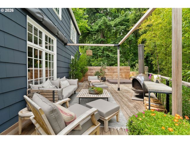 3570 Sw COUNCIL CREST Dr, Portland, OR 97239