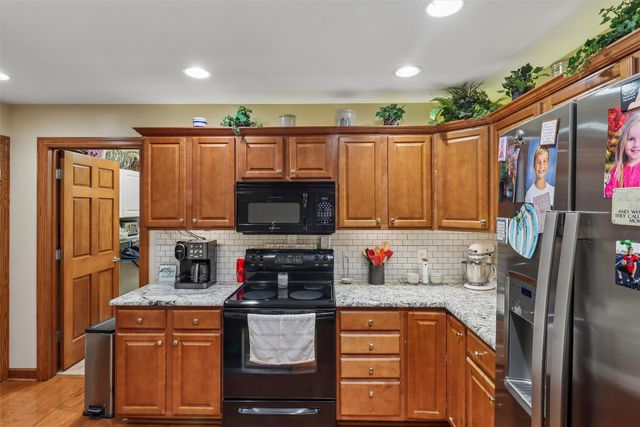 215 SW 36th Lane, Ankeny, IA 50023