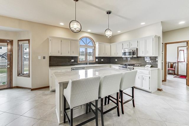 7830 W 157th Street, Orland Park, IL 60462