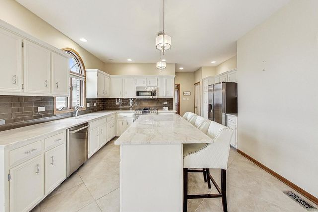 7830 W 157th Street, Orland Park, IL 60462