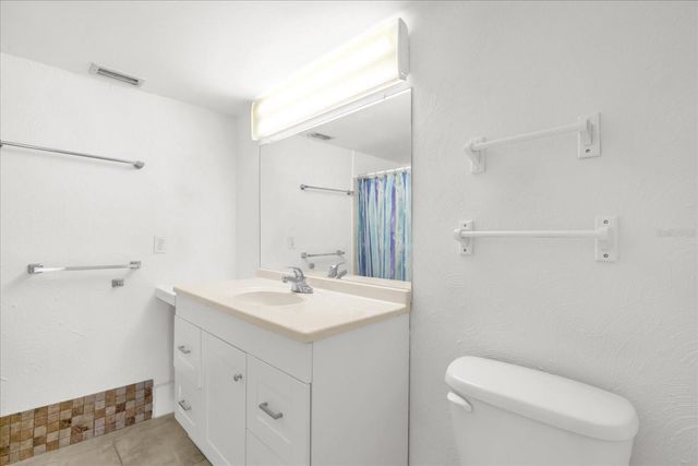 6400 46TH AVENUE 102, Kenneth City, FL 33709