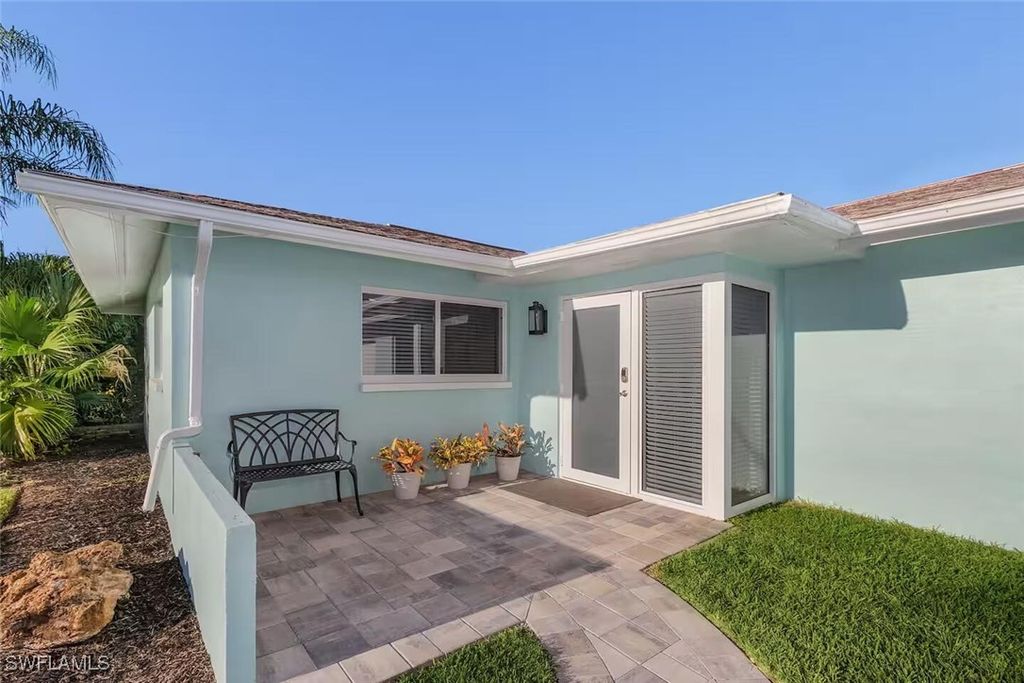4405 SE 8th PL, Cape Coral, FL 33904