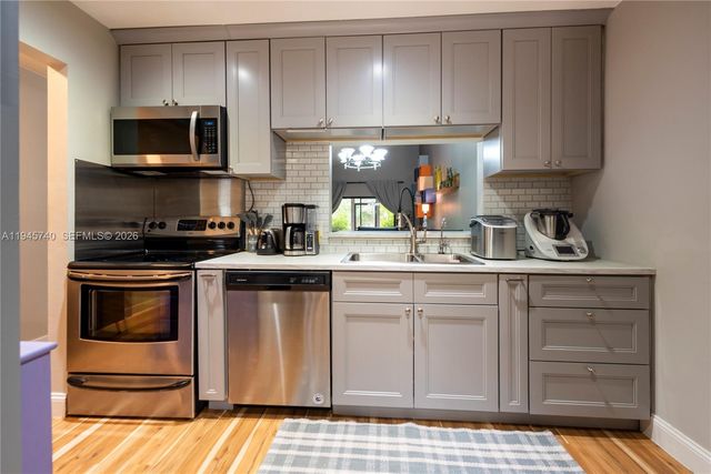 459 Lakeview Dr 1, Weston, FL 33326