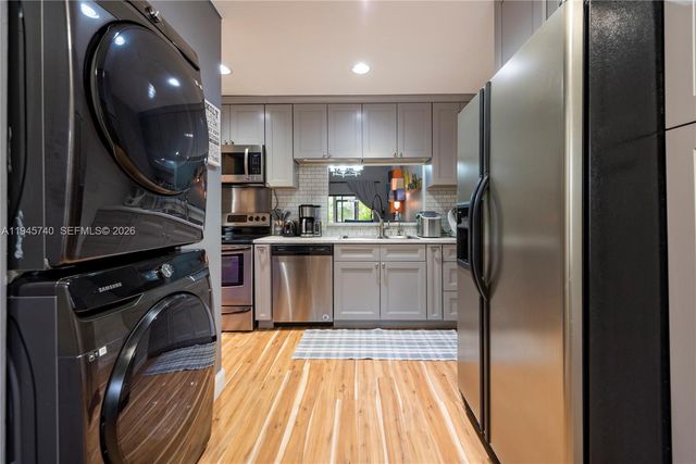 459 Lakeview Dr 1, Weston, FL 33326