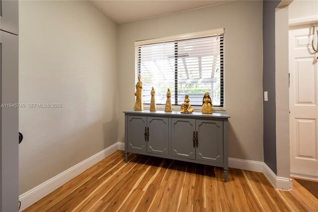 459 Lakeview Dr 1, Weston, FL 33326