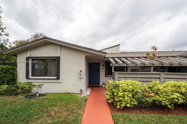 459 Lakeview Dr 1, Weston, FL 33326