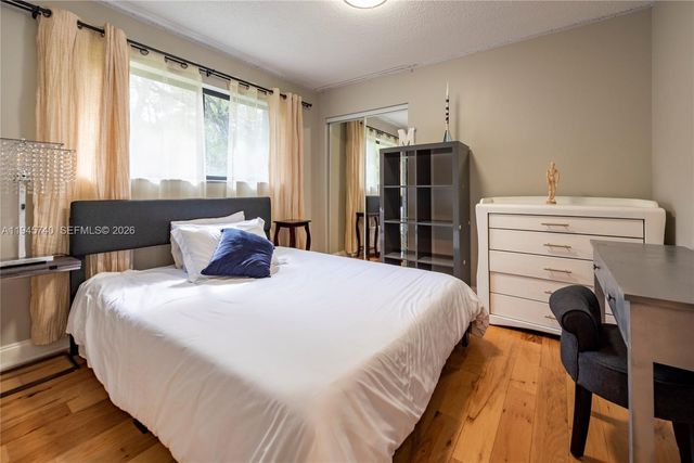 459 Lakeview Dr 1, Weston, FL 33326