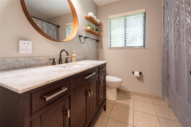 459 Lakeview Dr 1, Weston, FL 33326