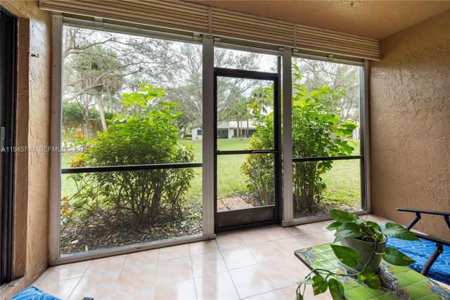 459 Lakeview Dr 1, Weston, FL 33326