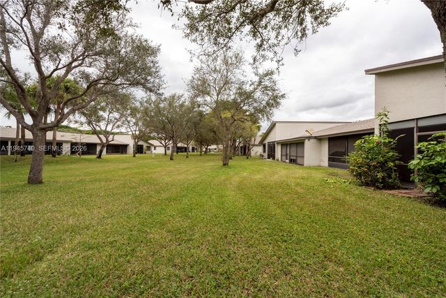459 Lakeview Dr 1, Weston, FL 33326