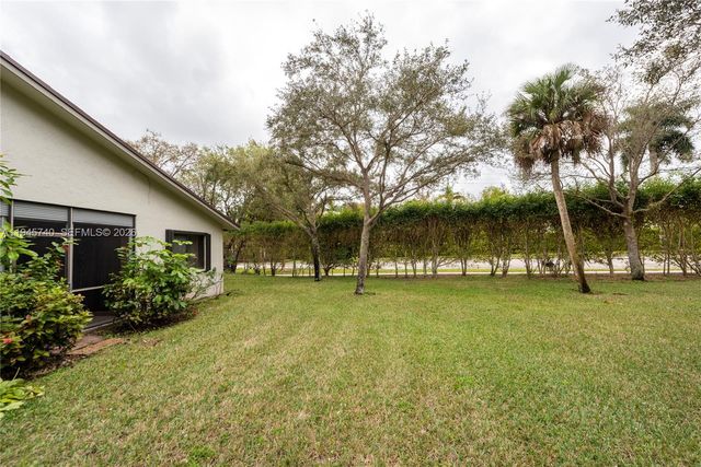 459 Lakeview Dr 1, Weston, FL 33326