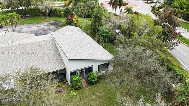459 Lakeview Dr 1, Weston, FL 33326