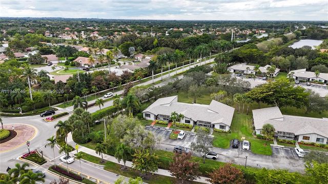 459 Lakeview Dr 1, Weston, FL 33326