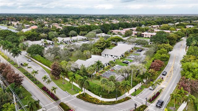 459 Lakeview Dr 1, Weston, FL 33326