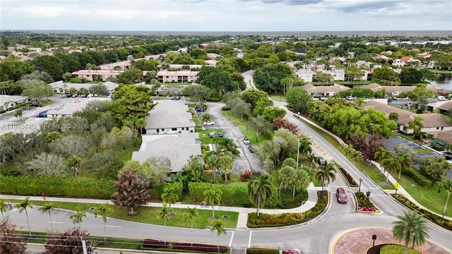 459 Lakeview Dr 1, Weston, FL 33326