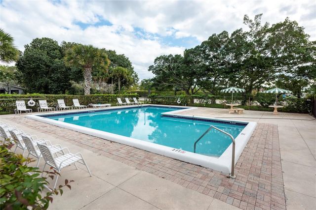 459 Lakeview Dr 1, Weston, FL 33326