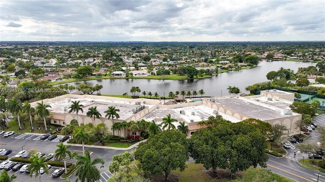 459 Lakeview Dr 1, Weston, FL 33326