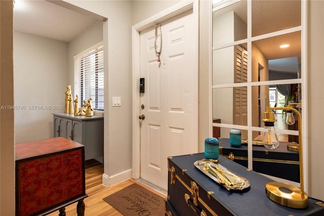 459 Lakeview Dr 1, Weston, FL 33326