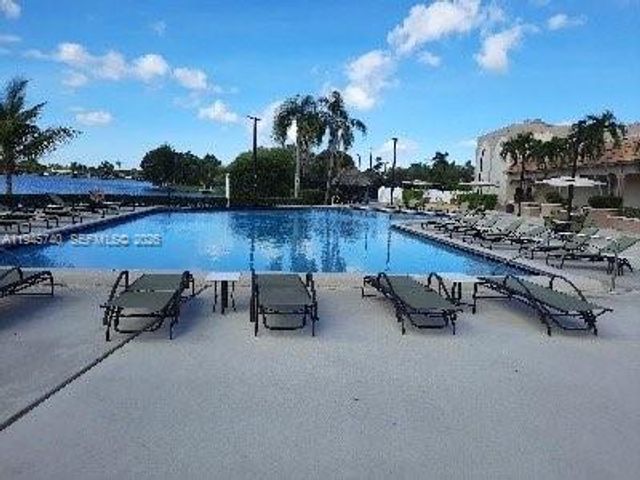 459 Lakeview Dr 1, Weston, FL 33326