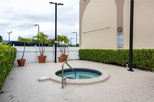 459 Lakeview Dr 1, Weston, FL 33326