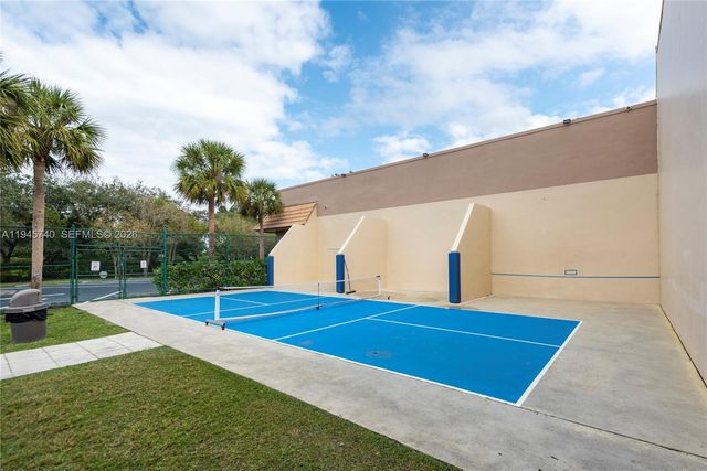 459 Lakeview Dr 1, Weston, FL 33326