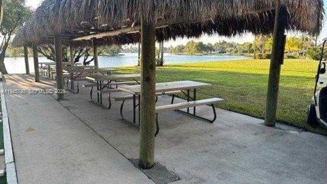 459 Lakeview Dr 1, Weston, FL 33326