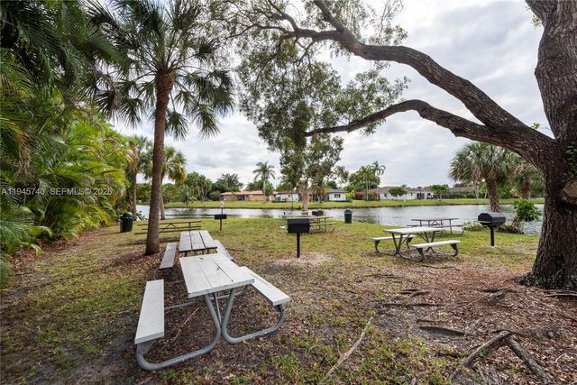 459 Lakeview Dr 1, Weston, FL 33326